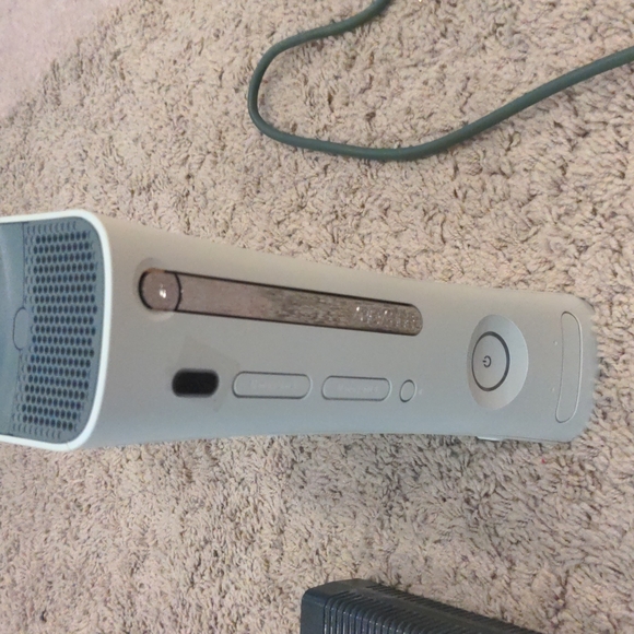 Xbox 360 Console - Picture 6 of 6